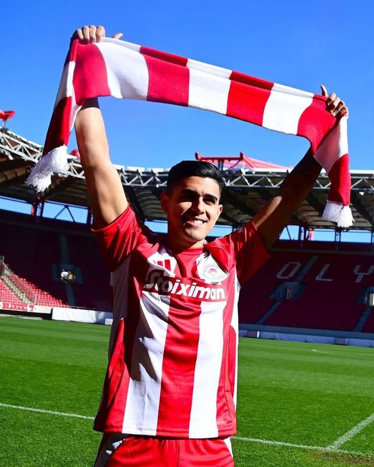 En las imágenes compartidas por la entidad griega, Palma estuvo en el Estadio Georgios Karaiskakis, en la ciudad de El Piero.