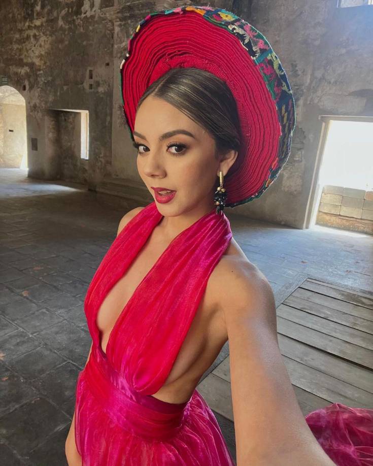 La noche del domingo 25 de agosto fue coronada como la nueva Miss Universe Guatemala 2024.Durante la ceremonia recibió la banda y la corona de manos de Radford. En la competición celebrada en julio de este año, Villanueva quedó de primera finalista.