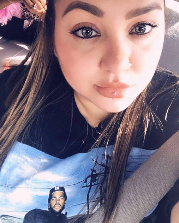 Antes, la habían arrastrado a una habitación trasera en donde la dejaron durante varias horas hasta que finalmente murió.