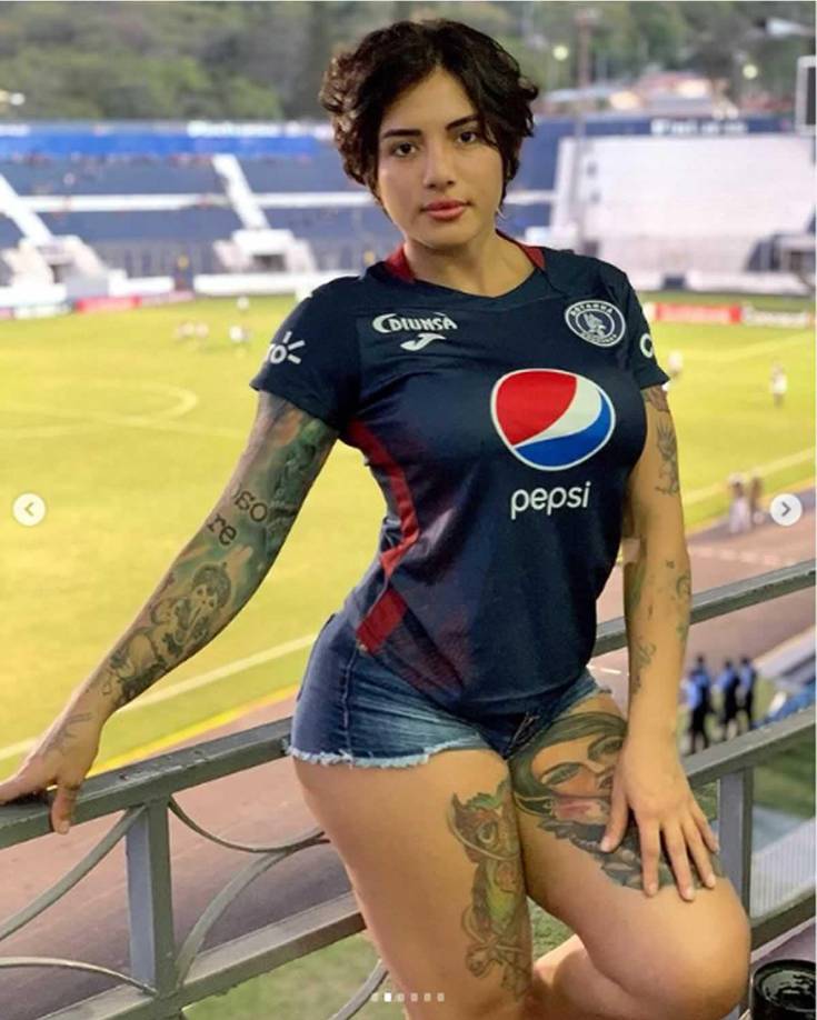 Ella es una hermosa abogada y fiel aficionada al Motagua. Conoce un poco más de Aileen Yileimy López.