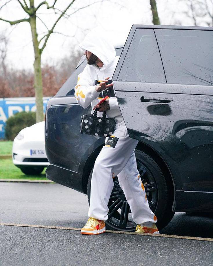 Si bien es cierto, ambos demostraron llevarse bien durante el tiempo de su ruptura, pero con este beso muchos lo oficializan como una nueva oportunidad en su relación.