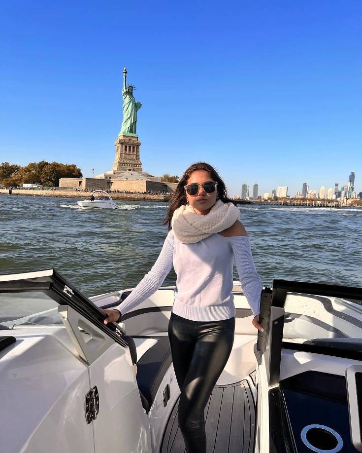 Katherine Barrera, conocida popularmente en las redes sociales como “Soy Loruga” sin prejuicio alguno mostró su hermosa y esbelta silueta.