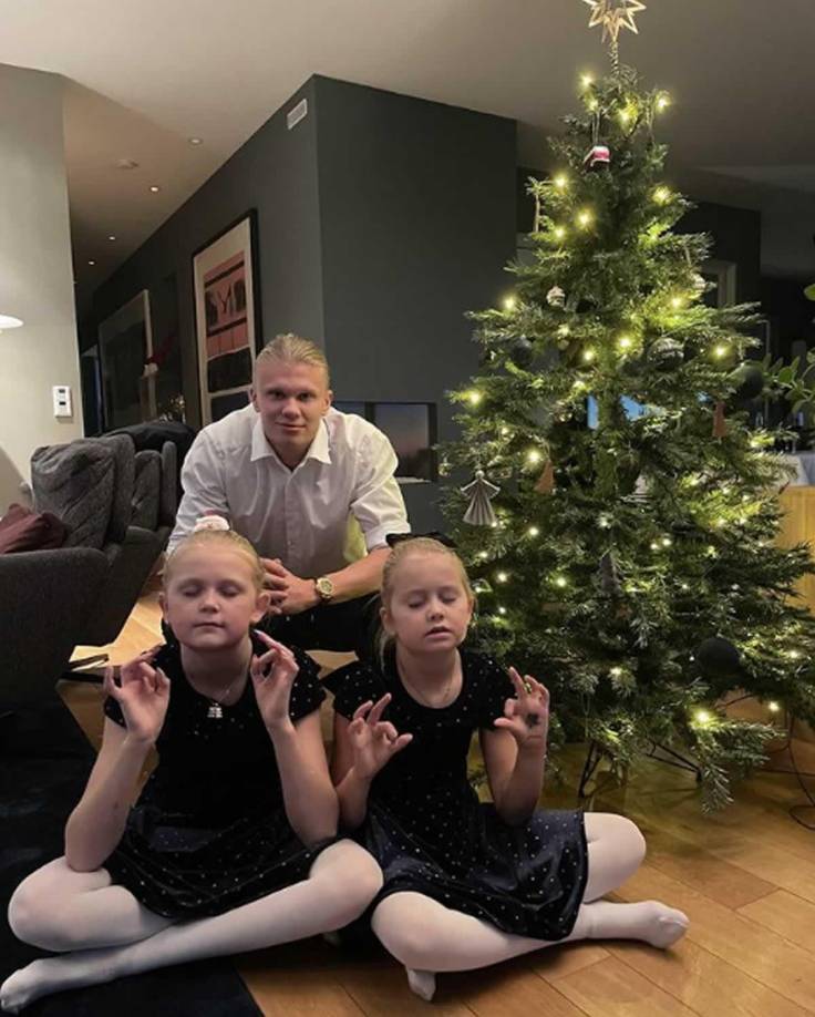 Erling Haaland, el goleador noruego del Borussia Dortmund, aprovechando sus vacaciones en casa con su familia.
