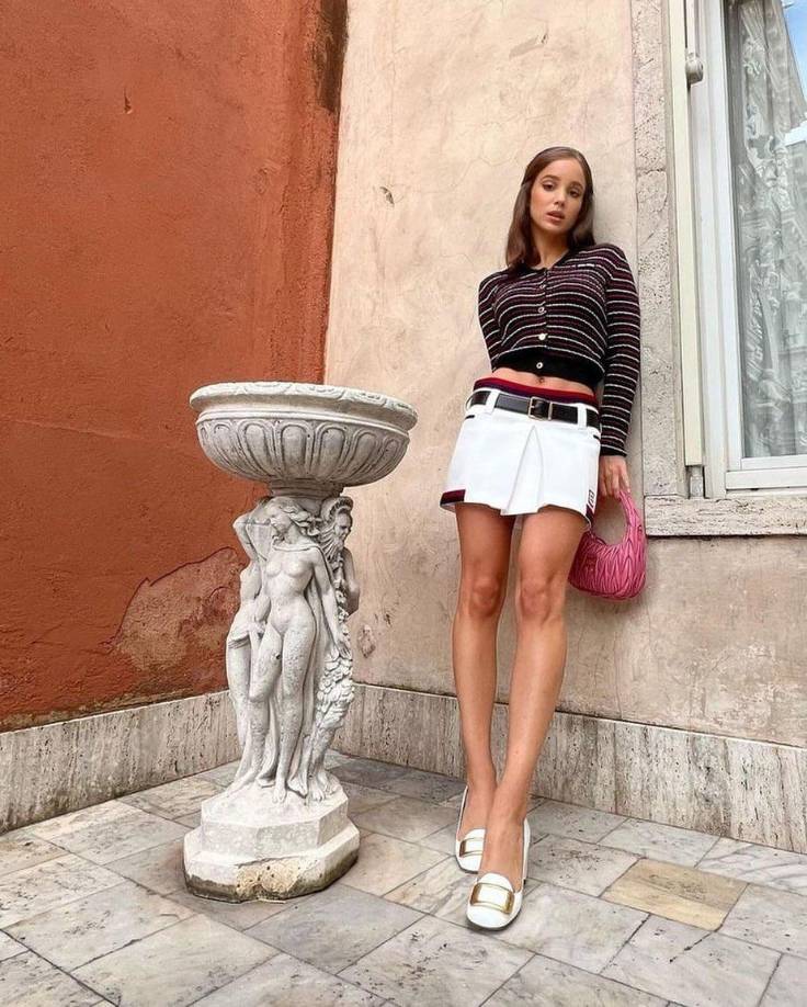 Esta semana el portal Radar Online, citando una fuente de confianza, aseguró que Chris y Alba no sólo ya están comprometidos, también ya iniciaron los preparativos para su boda. 