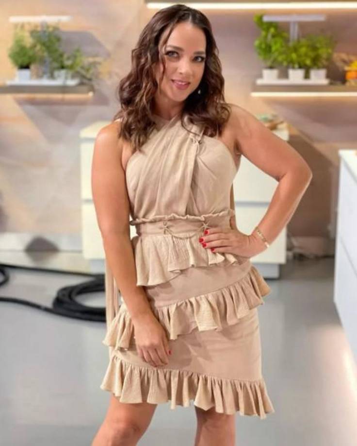 La actriz y presentadora que recientemente anunció su divorcio de Toni Costa, luce espléndida. 