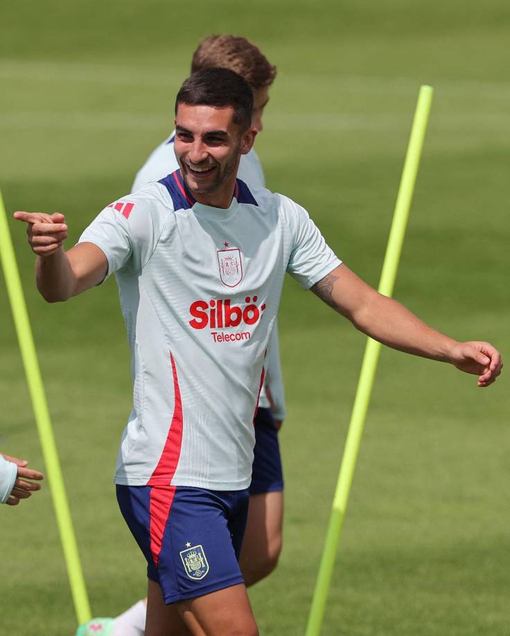 En Socialité desvelaron el principal motivo de la ruptura entre Ferran y Sira. Ambos se habrían dado cuenta de que lo suyo no iba a ningún lado porque tiienen 24 años y su objetivo era experimentar, madurar y centrarse en sus respectivas profesiones, Torres en el fútbol y Martínez en la hípica. De hecho, algunos medios informaron de que tuvieron varias crisis durante la relación.