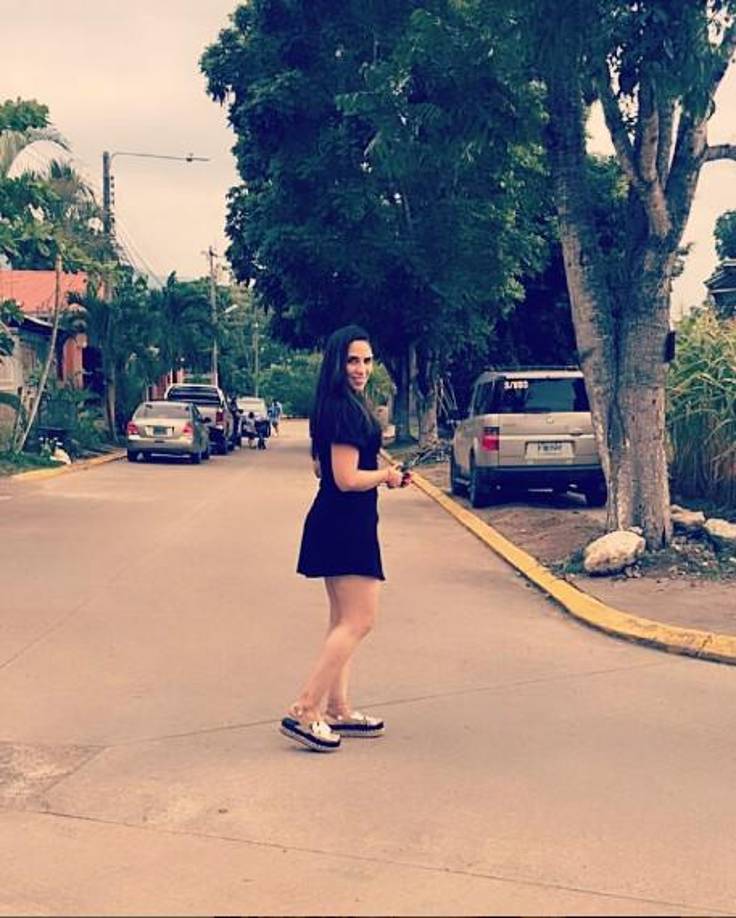 Acepta que salen pretendientes en sus redes sociales, aunque muchos de ellos tienen pena de iniciar una conversación.