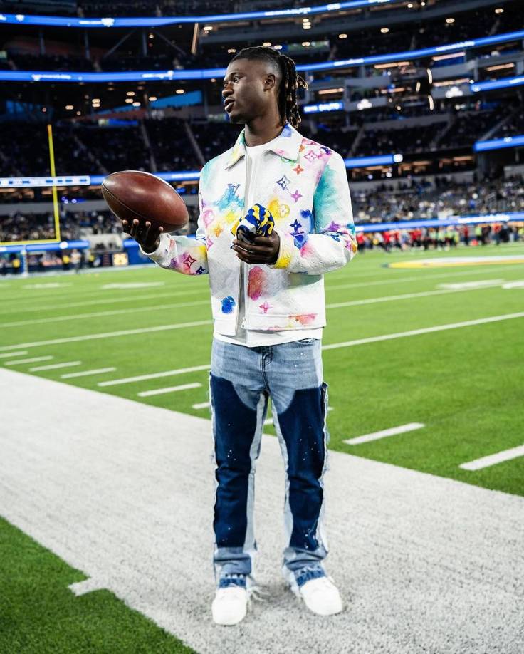 Eduardo Camavinga disfrutó del último partido de Los Angeles Rams, equipo de la NFL.