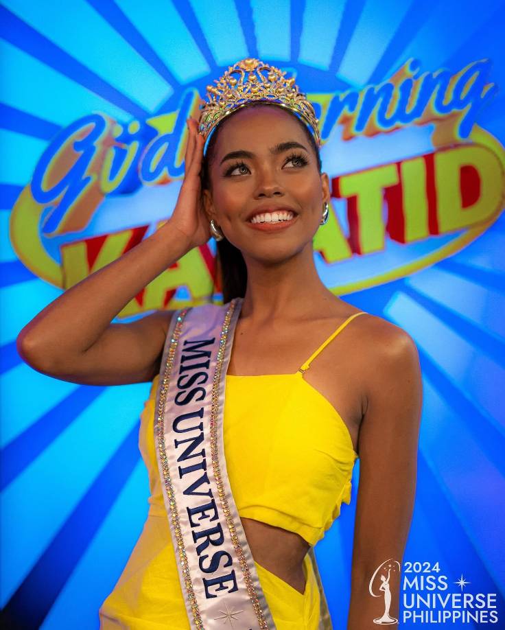 Su victoria fue notable en un país donde los ideales occidentales de belleza todavía se mantienen en gran medida, influenciados por su pasado colonial. Cuando se le preguntó en el escenario cómo usaría su belleza y confianza para empoderar a los demás, dijo que se ha enfrentado a muchos desafíos “como mujer de color”. “En realidad, me dijeron que la belleza tiene estándares”, dijo. “Pero siempre escuché a mi madre, quien me dijo que siempre creyera en ti misma y mantuvieras los votos que tenías. Gracias a esto, ya estoy influyendo en muchas mujeres que están frente a mí en este momento”.Filipinas ha ganado la corona de Miss Universo en cuatro ocasiones.