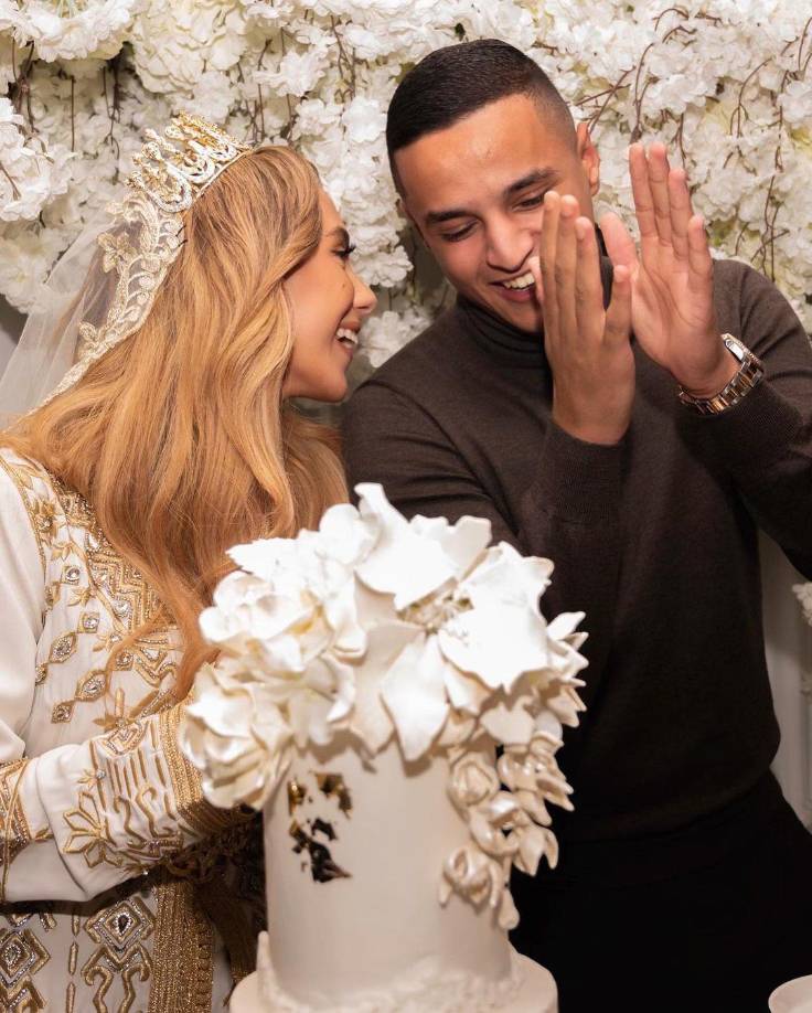Mohamed Ihattaren hizo público su casamiento con la influencer y celebridad de TikTok, Yasmine Driouech. Tras esta noticia, el jugador ha vivido momentos complicados ya que desató el enfado de unas personas.