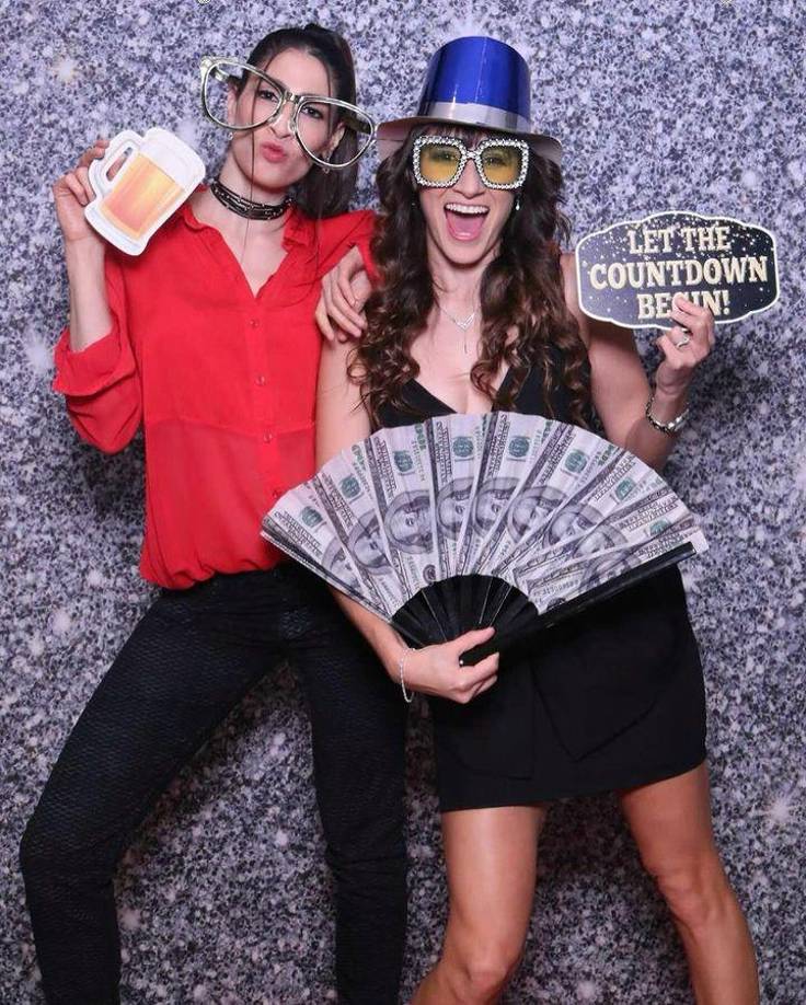 Las cantantes Hanna y Ashley de Ha Ash publicaron esta divertida imagen para cerrar el año 2023 que estuvo lleno de éxitos para ellas.