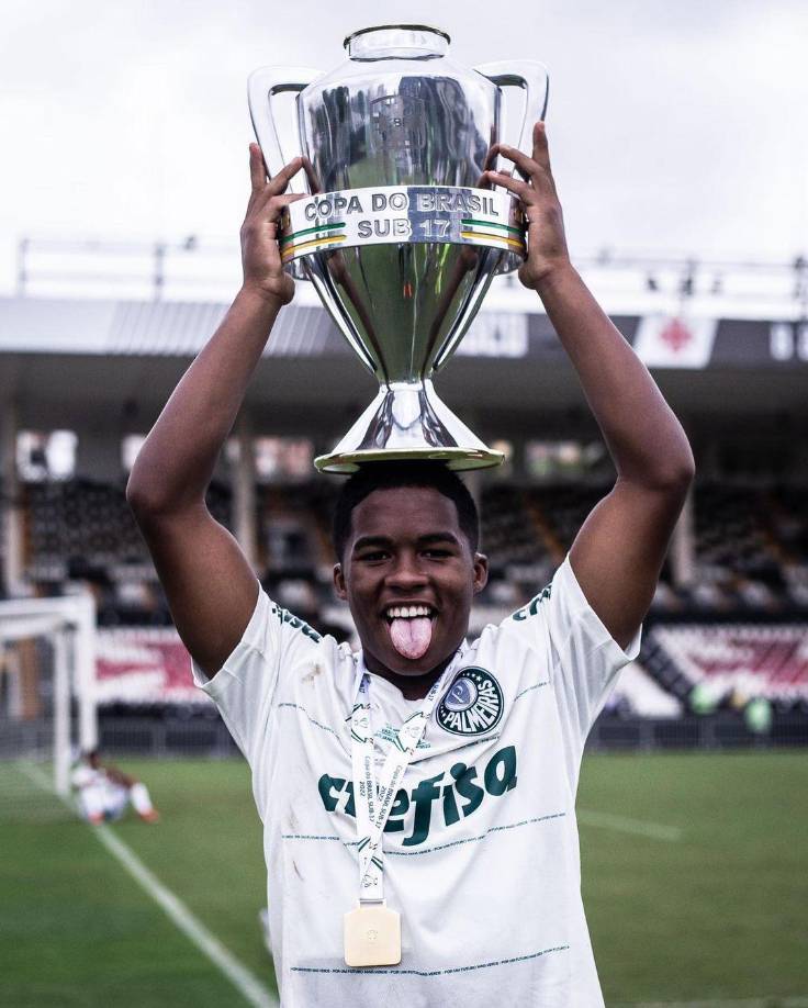 Pero ahora, el joven jugador enfrenta su primera crisis como profesional en esta temporada.