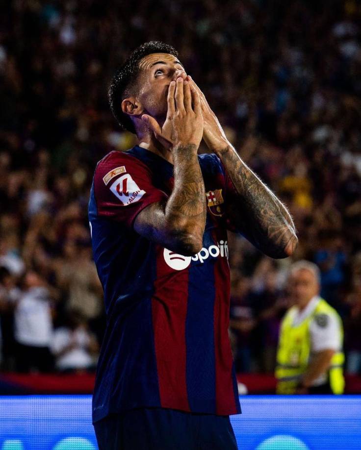 Lateral derecho: Joao Cancelo, el lateral portugués ya se estrenó con el conjunto azulgrana y sería uno de los elegidos de Xavi para el debut en Champions.