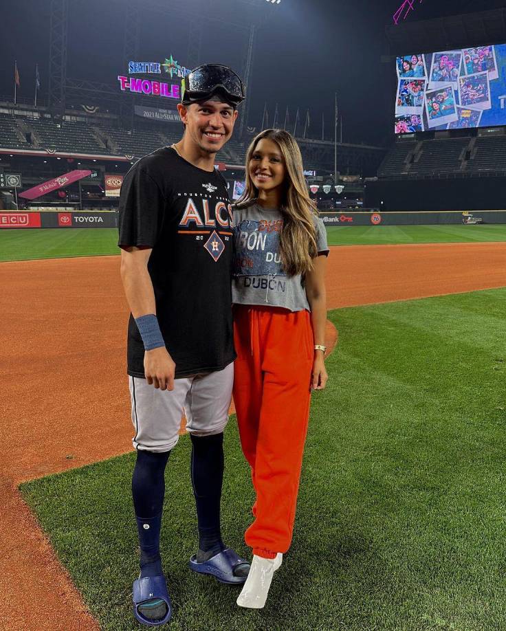 “No sé si soy una gran mujer, pero soy la fan número uno de Mauricio y trato de apoyarlo en todo lo que esté a mi alcance”, declaró en su momento Nancy Herrera en charla con Diario LA PRENSA.