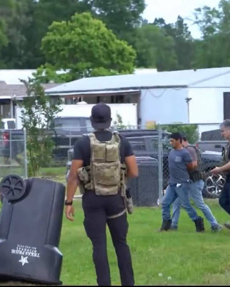 Oropesa respondió irrumpiendo en la vivienda de sus vecinos para dispararles en el cuello y la cabeza, como si se tratara de una “ejecución”, según ha descrito la oficina del alguacil.