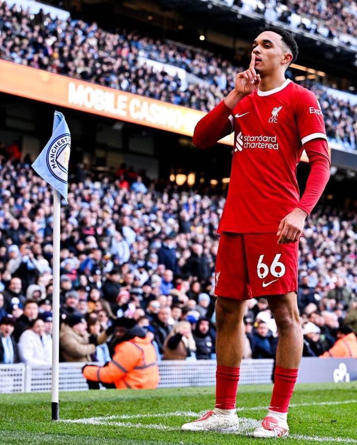  The Sun informa que el Liverpool lleva a cabo un plan para convencer a Alexander Arnold ante el interés del Real Madrid: un salario más suculento, siendo uno de los mejores pagados de toda la Premier League.