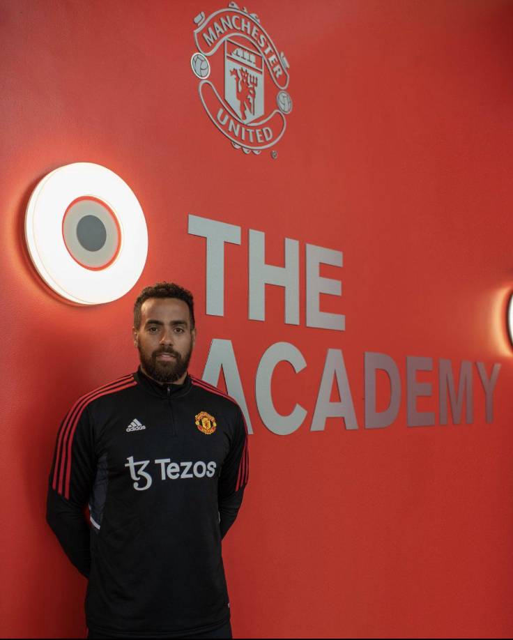 OFICIAL: Manchester United anunció el fichaje del mediocampista inglés Tom Huddlestone, quien llega como como jugador-entrenador para su equipo sub-21.