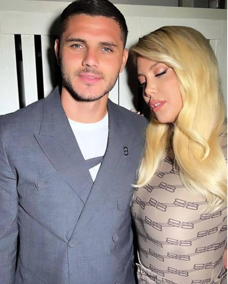 Si bien la influencer confirmó que todo estaba terminado entre ellos, el delantero argentino se mantenía en silencio y este domingo decidió difundir en sus redes sociales conversaciones íntimas con Wanda Nara.