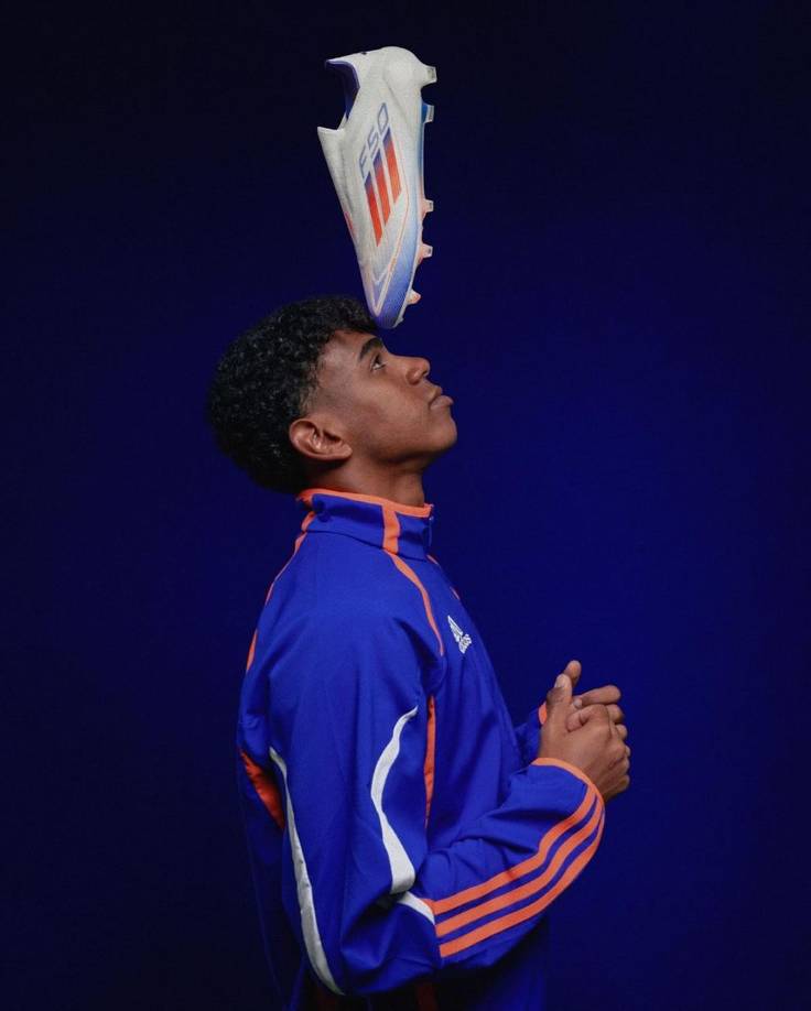 A pesar de los rumores y especulaciones sobre su vida amorosa, se ha confirmado que Lamine Yamal actualmente se encuentra soltero y enfocado en su carrera deportiva y académica. ¡No tiene novia1