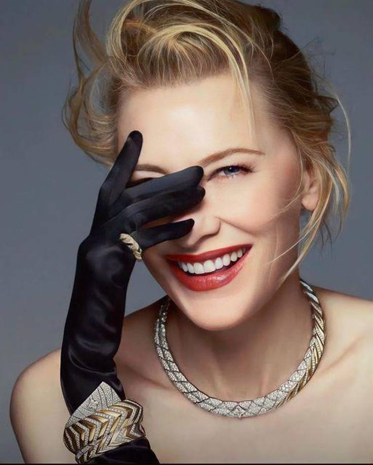 Fue clasificada con el puesto 31 en la encuesta de la revista Empire sobre las 100 'estrellas más sexys de Hollywood'. En el año 1999, fue elegido en 50 'Most Beautiful People' por la revista People.