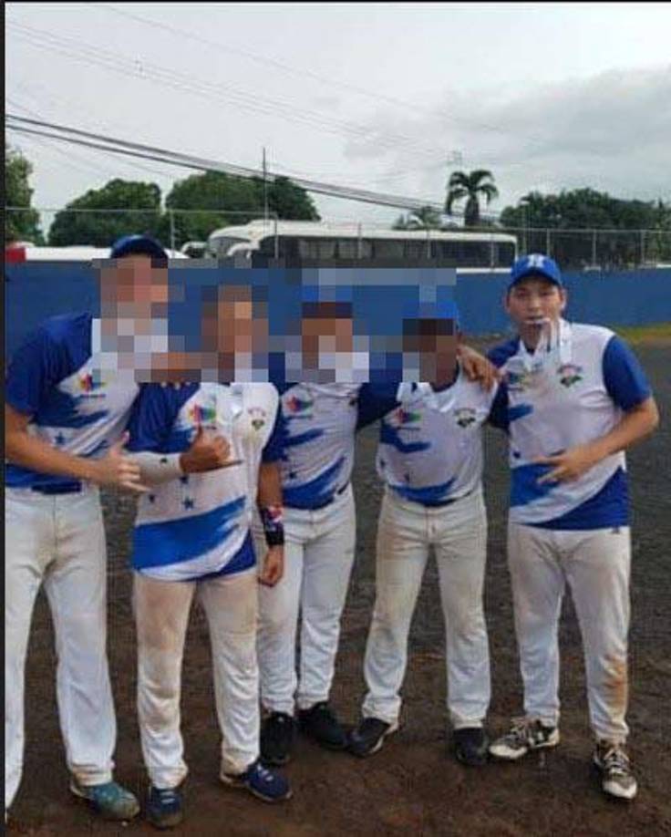 En los Codicader Honduras con Dennis en sus filas ganó la medalla de plata. 