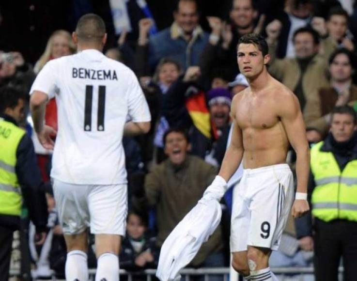 Cristiano Ronaldo primero se quitó la camiseta durante la celebración de su gol y poco después lanzó una patada a Juanma Ortiz, jugador del Almería que le estuvo marcando durante el partido.