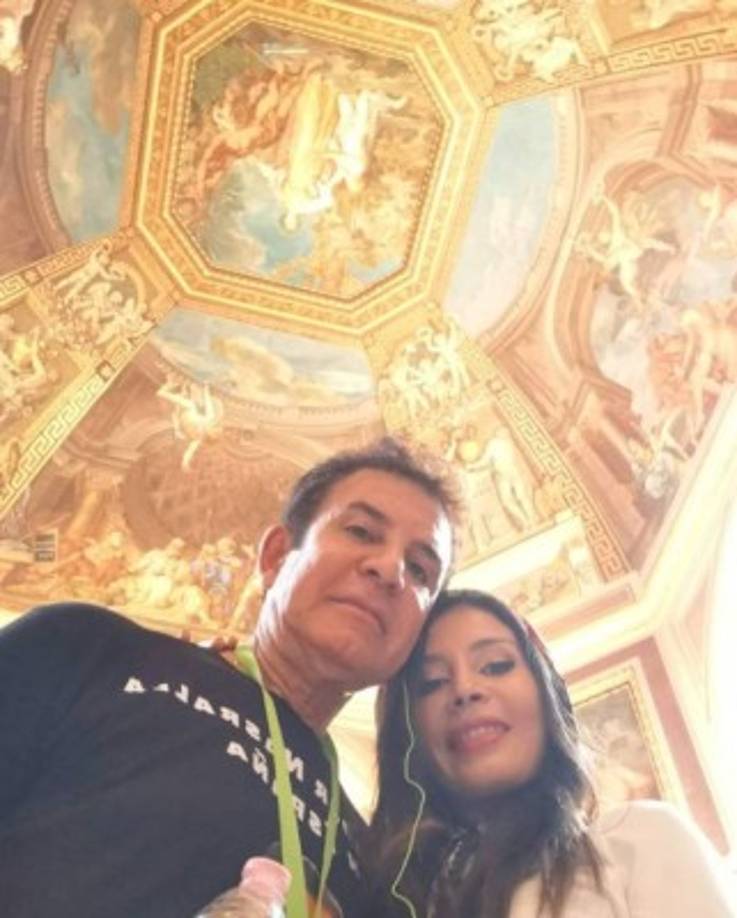 Aunque el ingeniero Nasralla se limitó con sus publicadores en redes su esposa no quiso dejar de compartir sus momentos, pero bueno, los viajes a Europa no se dan todos los días.<br/>