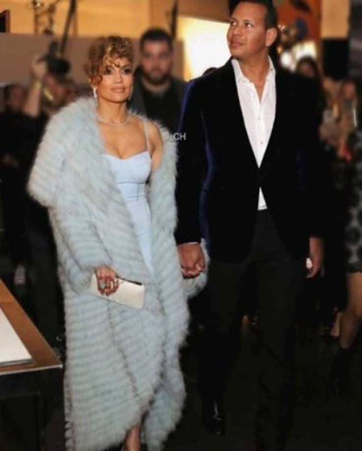 Con el pasar del tiempo la relación de la pareja se ha ido consolidando hasta el punto de que este fin de semana, luego de dos años de relación, anunciaran su compromiso. <br/>Rodríguez le dio a la actriz y cantante un anillo valorado en 1 millón de dólares y sus seguidores han enloquecido.