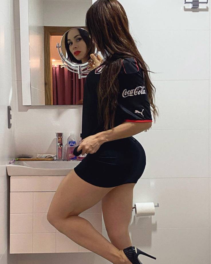 Hace unos días atrás, Yuliett Torres causó revuelo al confesar que tuvo relaciones sexuales con un exjugador del América y Cruz Azul: “Es extranjero, ya de hecho ni está jugando aquí en México. Estuvo en el América, luego en Xolos y Cruz Azul. Creo que ya saben de quién les hablo, saquen sus conclusiones”, confesó la hermosa chica mexicana.
