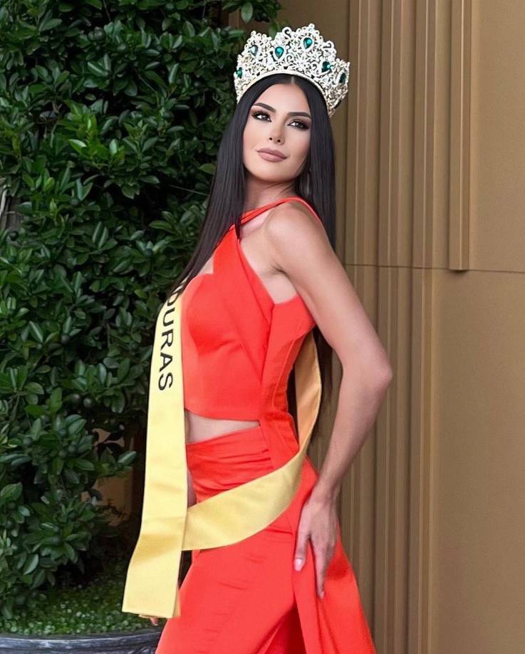 “¡GRACIAS HONDURAS! Por todo el apoyo incondicional que me han brindado desde el día 1, me siento emocionada y agradecida por cada uno de sus mensajes y comentarios. Mis catrachos todos ustedes son parte de este hermoso proceso, son mi motor de motivación y seguimos trabajando para llevar nuevamente la alegría a mi país 5 estrellas”. “La prensa de mi País ha hecho un trabajo excepcional en la cobertura de mi participación en @missgrandinternational”.