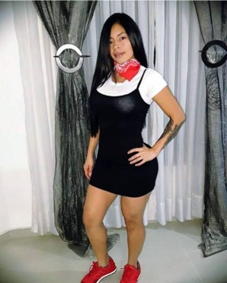 Vivian es una belleza de mujer.