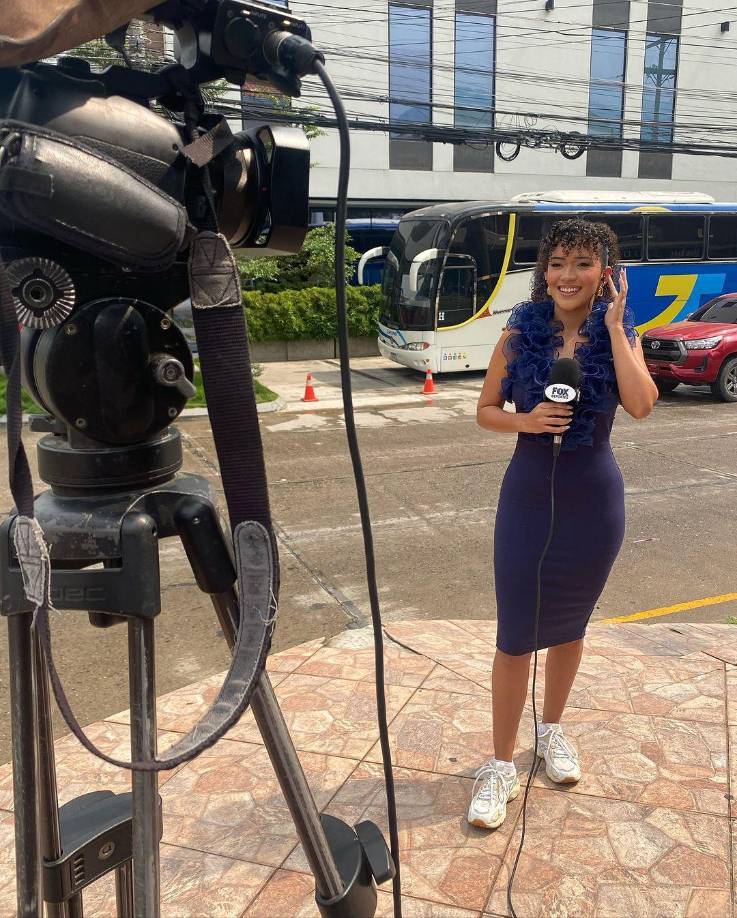 Emma Ramos en uno de los contactos con sus compañeros de Fox Sports.