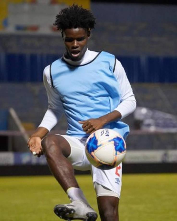 Maylor Núñez (24 años) - Lateral derecho del Olimpia.