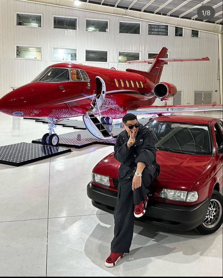 Algo que ha inspirado, especialmente, a sus seguidores, quienes elogian constantemente sus logros, así como el éxito que Grupo Firme ha logrado en los últimos años.