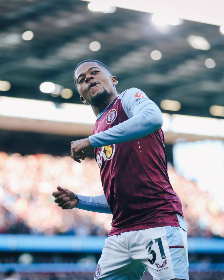 Él se negó a abordar ese tema en el podcast, pero desde la Federación filtraron en medios locales que fue por llegar tarde al hotel superando la hora pactada en la concentración.