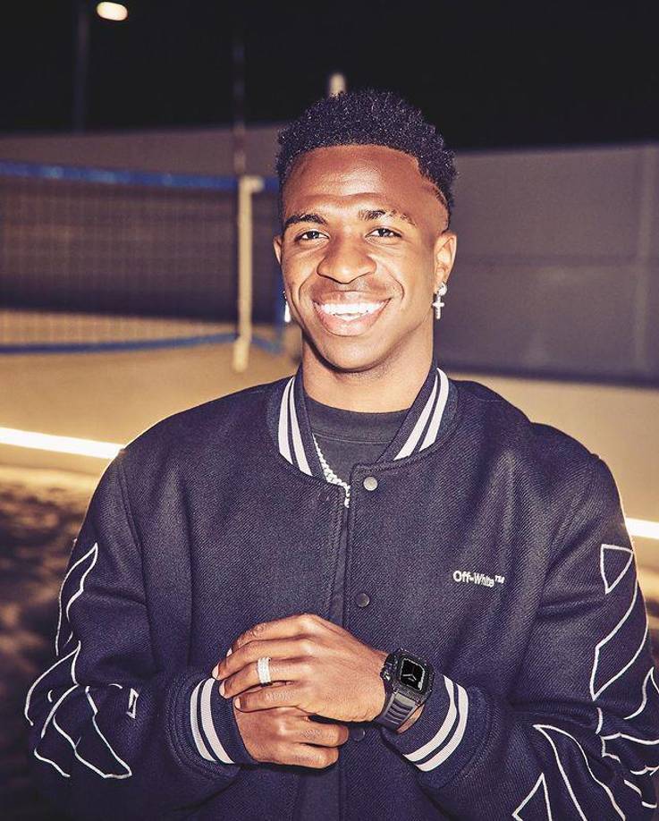 Ahora bien, ¿cómo relacionaron a la modelo y al futbolista? Pues, Vinicius se encuentra tomando unas merecidas vacaciones en Brasil antes de la nueva temporada y ha compartido fotos de los lugares en donde se encuentra. 