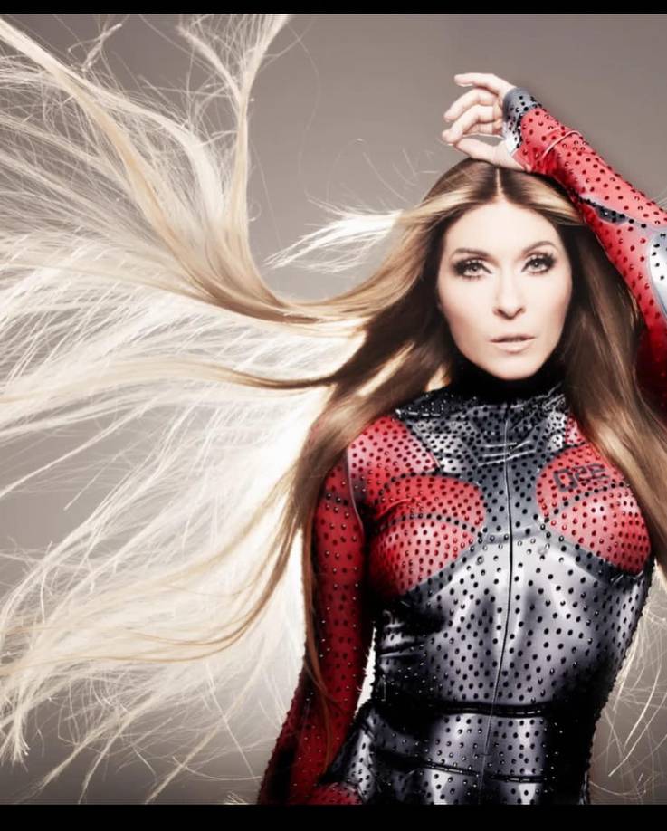 A pesar de que ha recibido variadas críticas, Yuri combinó sus dos pasiones arriba del escenario interpretando sus canciones y en la iglesia dejando su mensaje espiritual a todos aquellos presentes que se acercan en busca de un momento de reflexión.