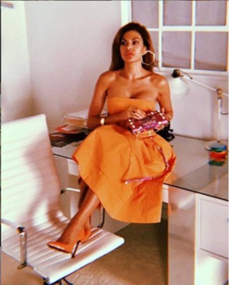 Es hija de inmigrantes cubanos, posteriormente se trasladó a Los Ángeles. Dejó sus sus estudios de marketing a mediados de los 90's cuando fue descubierta por un 'cazador de talentos'.