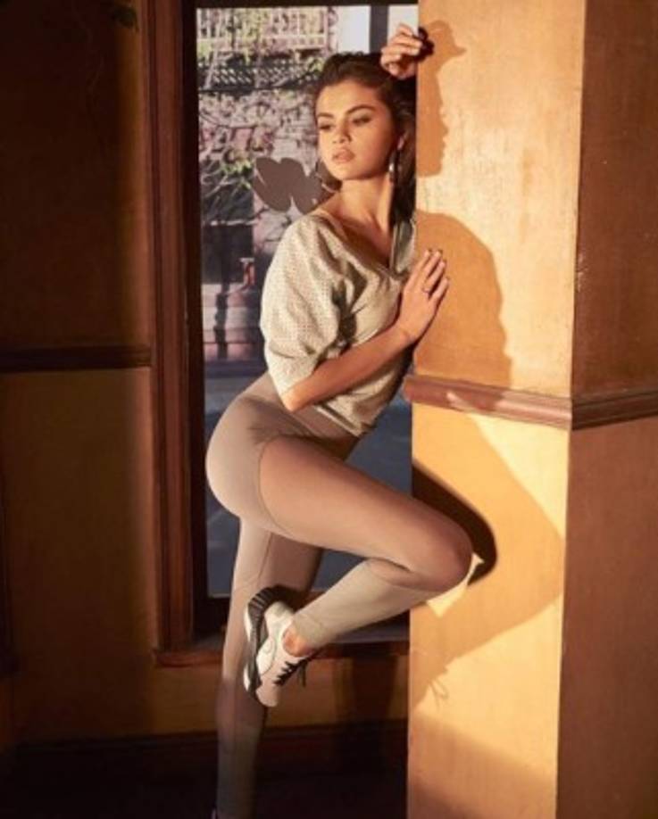 La cantante compartió con sus más de 140 millones de seguidores, imágenes de una tarde con sus amistades en la que luce radiante.