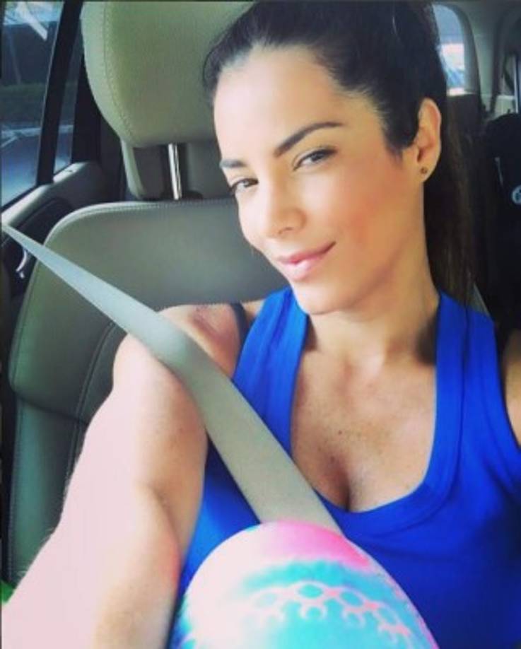 A pesar de todo lo que Balvin le escribe, Espino no le ha contestado, al menos de manera pública.<br/><br/>Por ejemplo, una selfie que la venezolana posteó, la tituló 'Todo' y el reguetonero le comentó 'Todo maquillaje', provocando la rabia de algunos de sus seguidores.