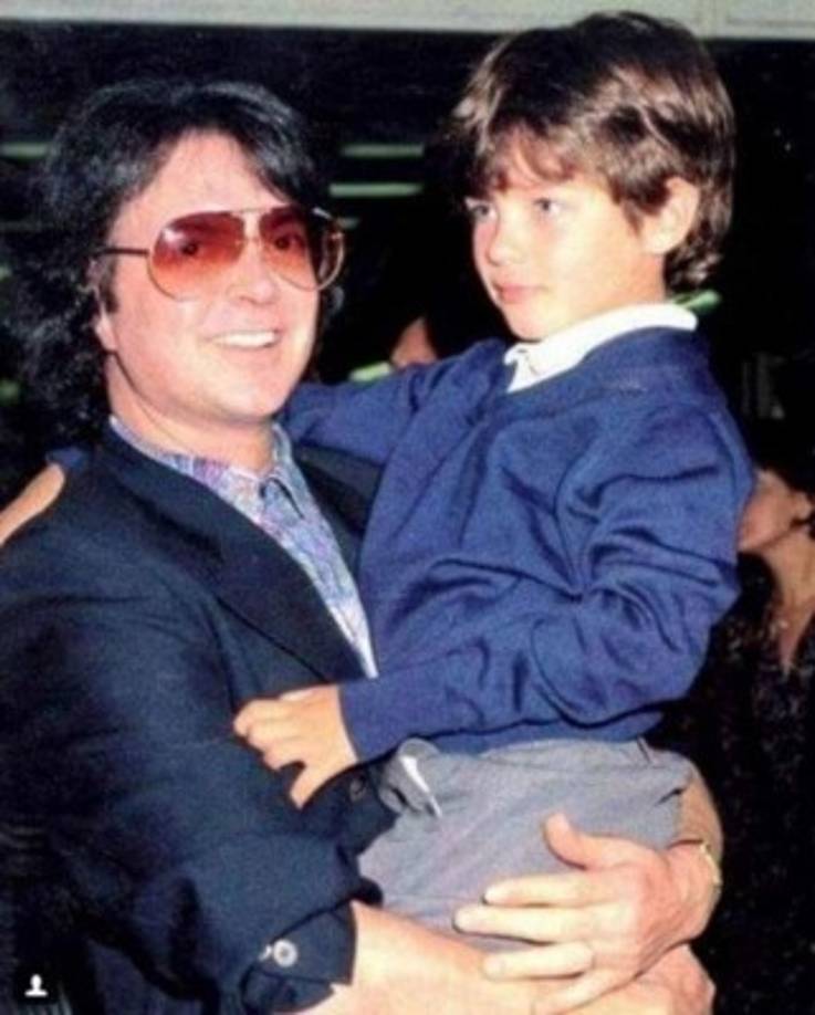 Camilo Blanes vivió una infancia de mucho drama debido a la tóxica relación entre su padre y su madre, pero eso nunca afectó el amor que tenía hacia su progenitor.