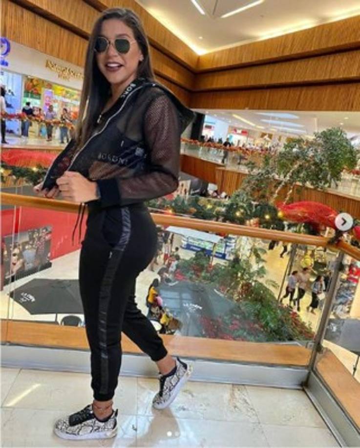 Nacida en Huatabampo, Sonora, su nombre completo es Norma Luz Irene Duarte Palafox y tiene 21 años.