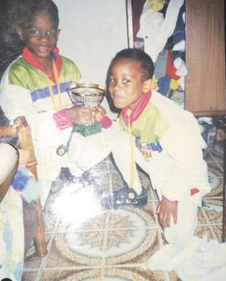 Así lucía en su infancia Adama Traoré.