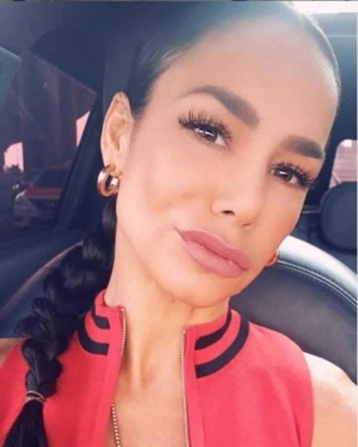 La actriz aseguró que no quería hablar mucho del tema, pues aún le es doloroso, pero cuando el reportero le preguntó si le quería mandar un mensaje ella miró fijamente a la cámara y dijo que es el amor de su vida.