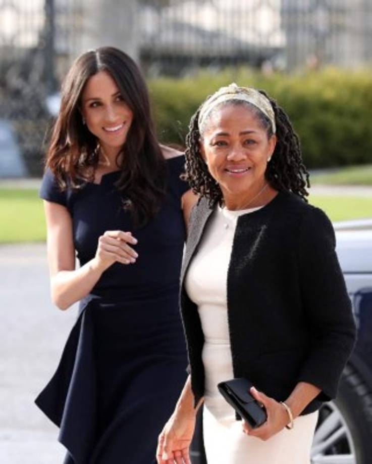 - ¿Contratarán a una niñera para sus cuidados?<br/><br/>Hay comentarios sobre que será la madre de Meghan, Doria Ragland, quien se encargue de ayudar a su hija con los cuidados del bebé durante las primeras semanas pero parece seguro que después contratarán los servicios de un profesional.<br/><br/>El príncipe Harry continúa manteniendo una relación cercana con todas sus niñeras, en especial con Tiggy Legge-Bourke, y se espera que los duques se decanten por contar con algún tipo de ayuda para que se encargue del bebé mientras ellos atienden a sus compromisos oficiales.<br/>