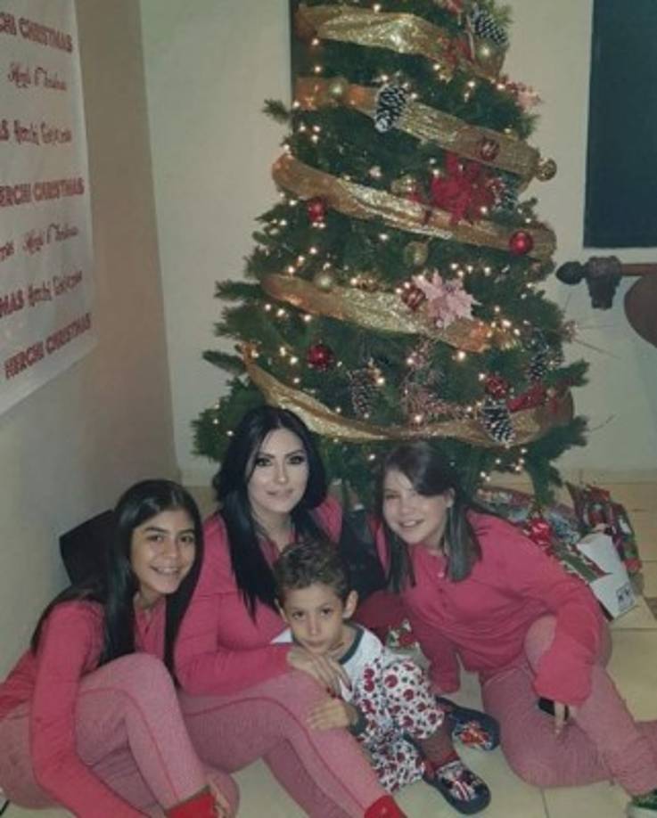 La sexi catracha celebró junto a sus hijos.