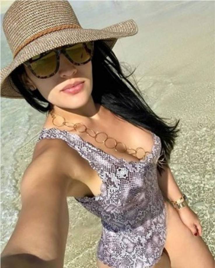 Virginia Varela es una de las más bellas parejas de un jugador catracho.