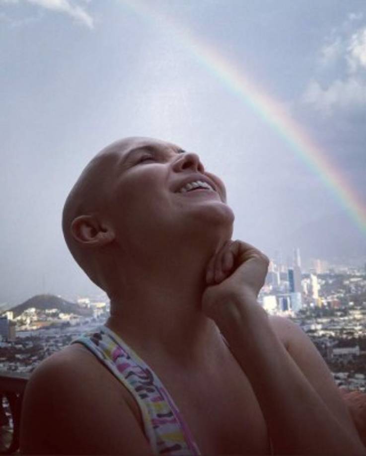 'Todas las mañanas un día mas un día menos, hay que vivir cada momento como si fuera el último por qué no sabemos si sobreviviremos y en este mundo todos tenemos a un ser querido que amamos, idolatramos, que tenemos como escudo, así que cuando terminen de leer esto vayan abrazarlo y darle un beso, aprovechen cada momento cada segundo por que la vida es una parodia llena de ironía, por algo las funerarias están abierta las 24 horas del día'. <br/><br/>“No se muere quien se va solo se muere quien se olvida. Pronto voy acompañarle mientras tanto voy a cumplir con la misión que tengo aquí, te amo madre, hasta luego'.