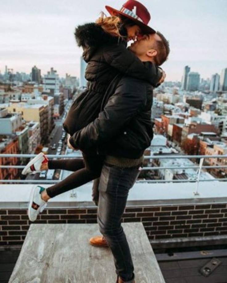 Desde que hiciera oficial su relación con Lewis Howes, Yanet se ha mostrado más enamorada que nunca.