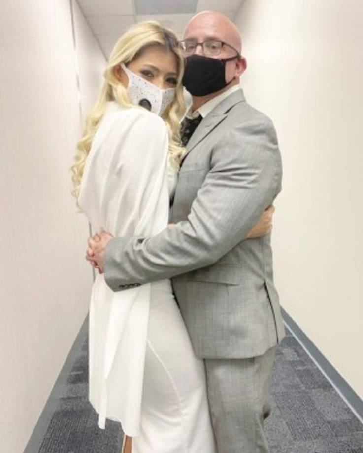 'I love you husband and my new family.So lucky' (Amo a mi esposo y a mi nueva familia. Soy muy afortunada)', dijo la periodista en otra publicación.